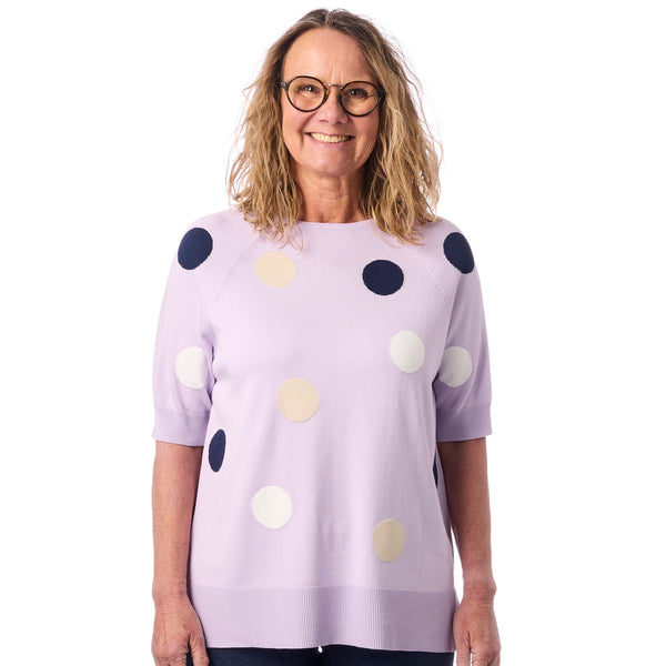 Farverig sommerstrik med polka dots fra Sunday – Lys lavendel