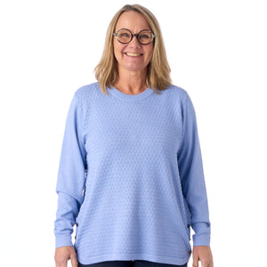 Let viskosestrik med pynteknapper fra Brandtex