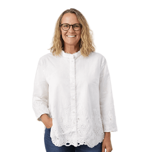 Hvid blondebluse fra Brandtex med broderie anglaise